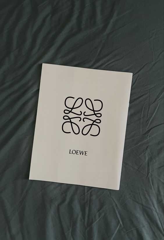 Mauva logo reference — Loewe anagram monogram